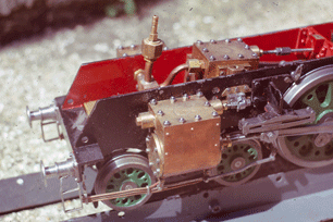 The 3 cylinder arrangement on Len's locomotive under construction